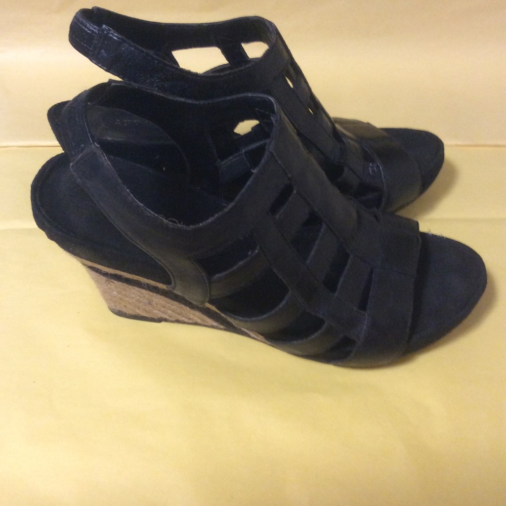 AEROSOLES - Picture 2 of 6